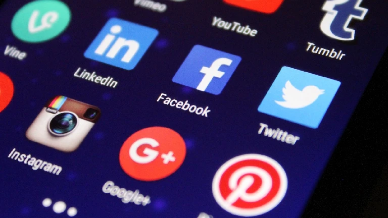 Social Media Girls Forum: A Powerful Space for Friendship, Support, and Self-Expression